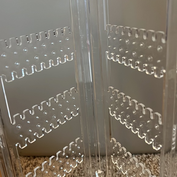 Acrylic Foldable Earring Screen, clear, can hold up to 144 pairs of earrings. - Picture 5 of 5